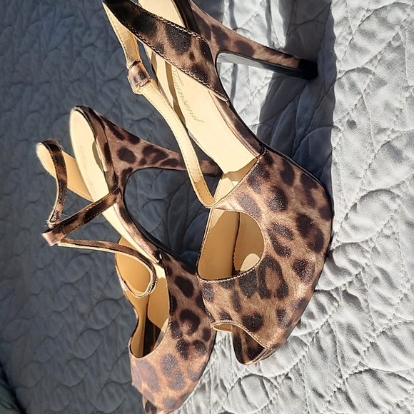 LEOPARD pattern heels, size 8.5 - Picture 2 of 4